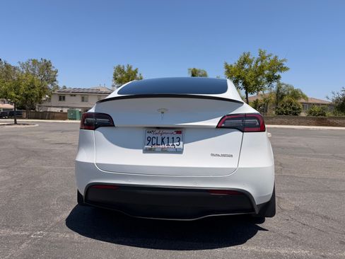 Used 2022 Tesla Model Y Performance AWD/4WD image 9