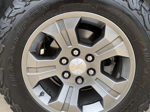 Used 2019 Chevrolet Suburban LT w/ Luxury Package image 25