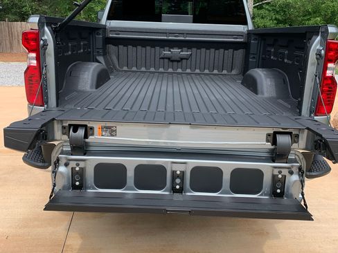 Used 2024 Chevrolet Silverado 2500 LT image 9