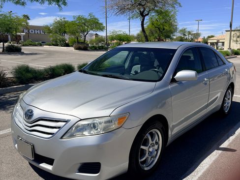 Used 2010 Toyota Camry image 8
