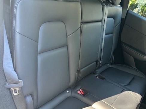 Used 2022 Tesla Model Y Long Range image 9