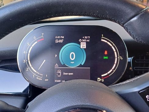 Used 2022 MINI Cooper 4-Door Hardtop image 11