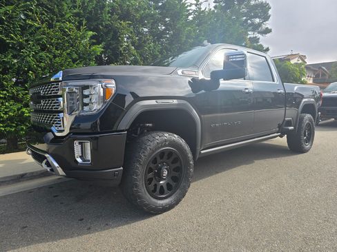Used 2021 GMC Sierra 2500 Denali w/ Denali Black Diamond Edition image 2