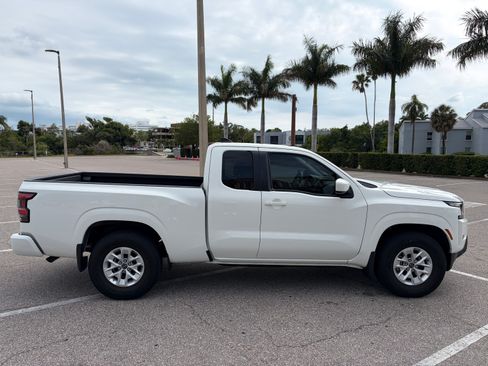 Used 2024 Nissan Frontier SV w/ Technology Package RWD image 15