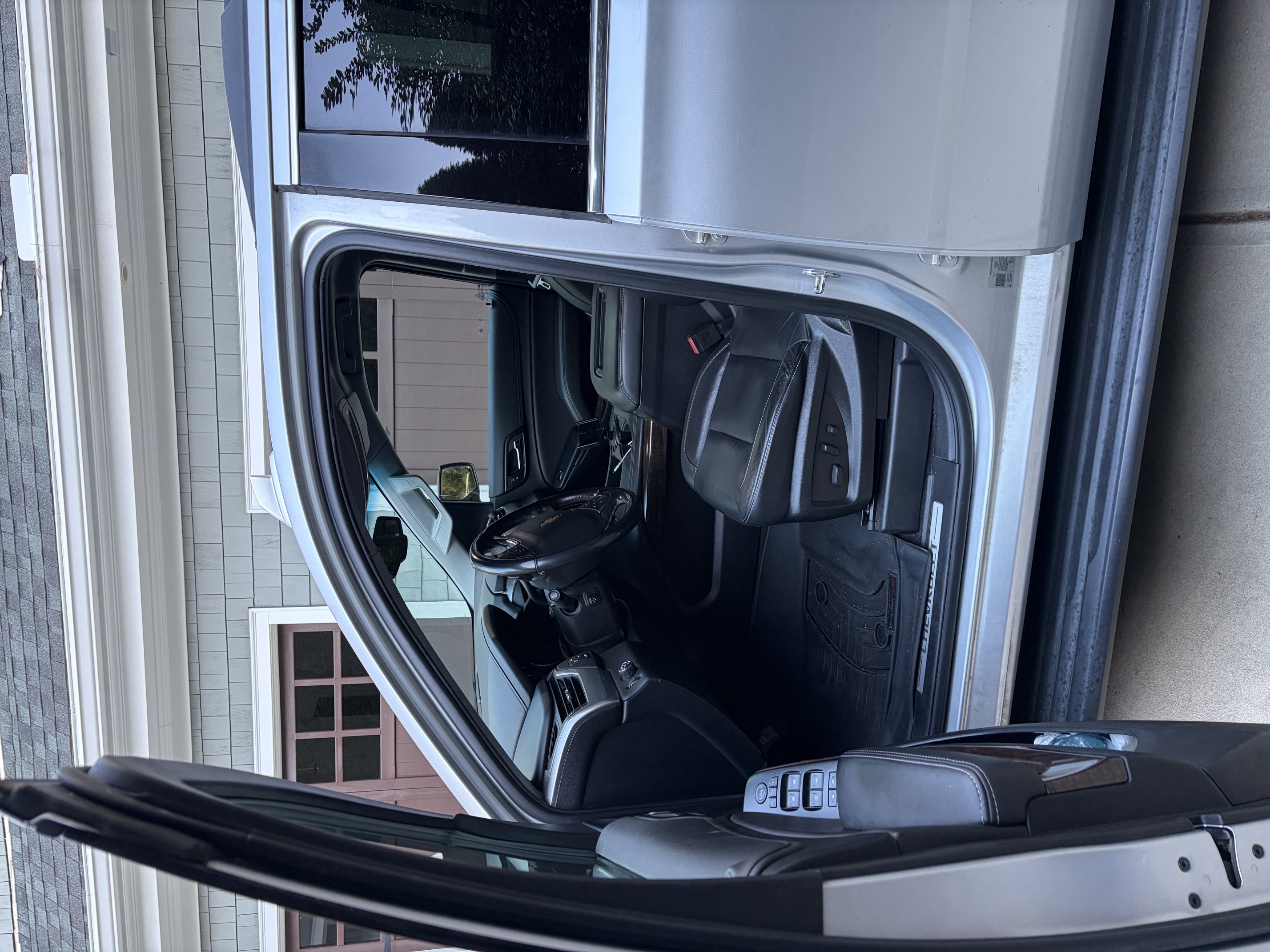 Used 2019 Chevrolet Tahoe LT w/ Luxury Package RWD image 6