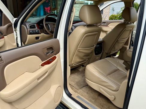 Used 2010 Chevrolet Suburban LTZ AWD/4WD image 13