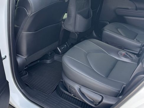 Used 2022 Toyota Highlander Limited image 15