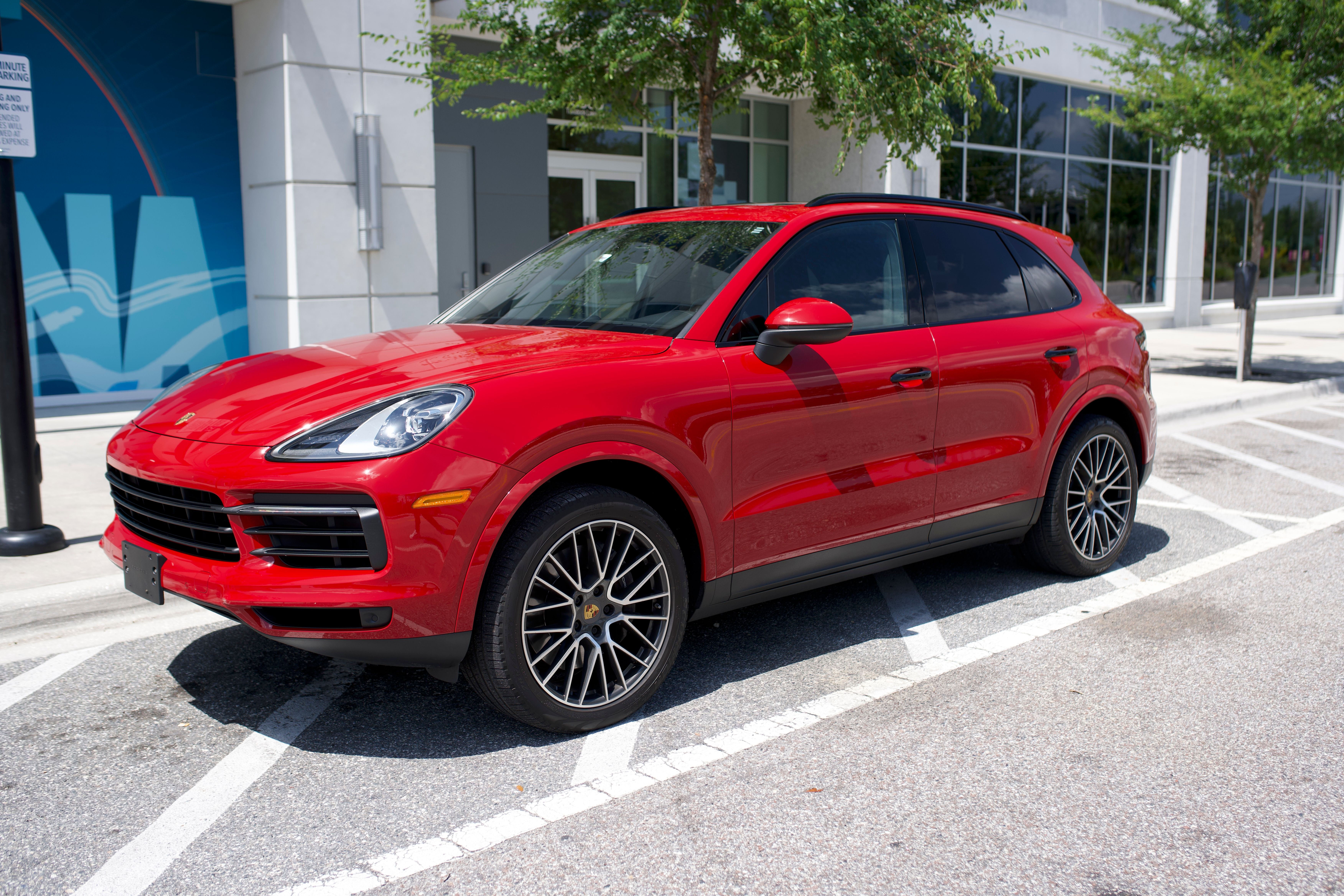 Used 2021 Porsche Cayenne w/ Premium Package AWD/4WD image 15