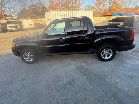 Used 2004 Ford Explorer Sport Trac XLT image 2