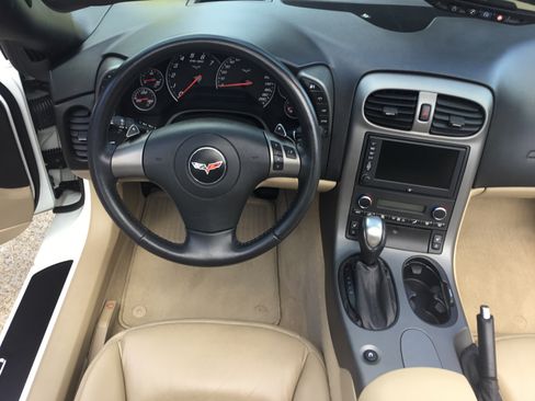 Used 2007 Chevrolet Corvette Coupe w/ Preferred Equipment Group RWD image 14