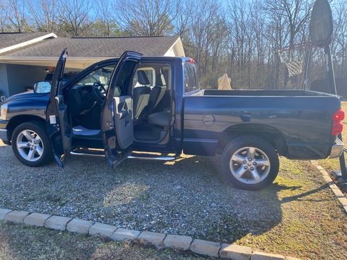 Used 2008 Dodge Ram 1500 Truck SLT image 1
