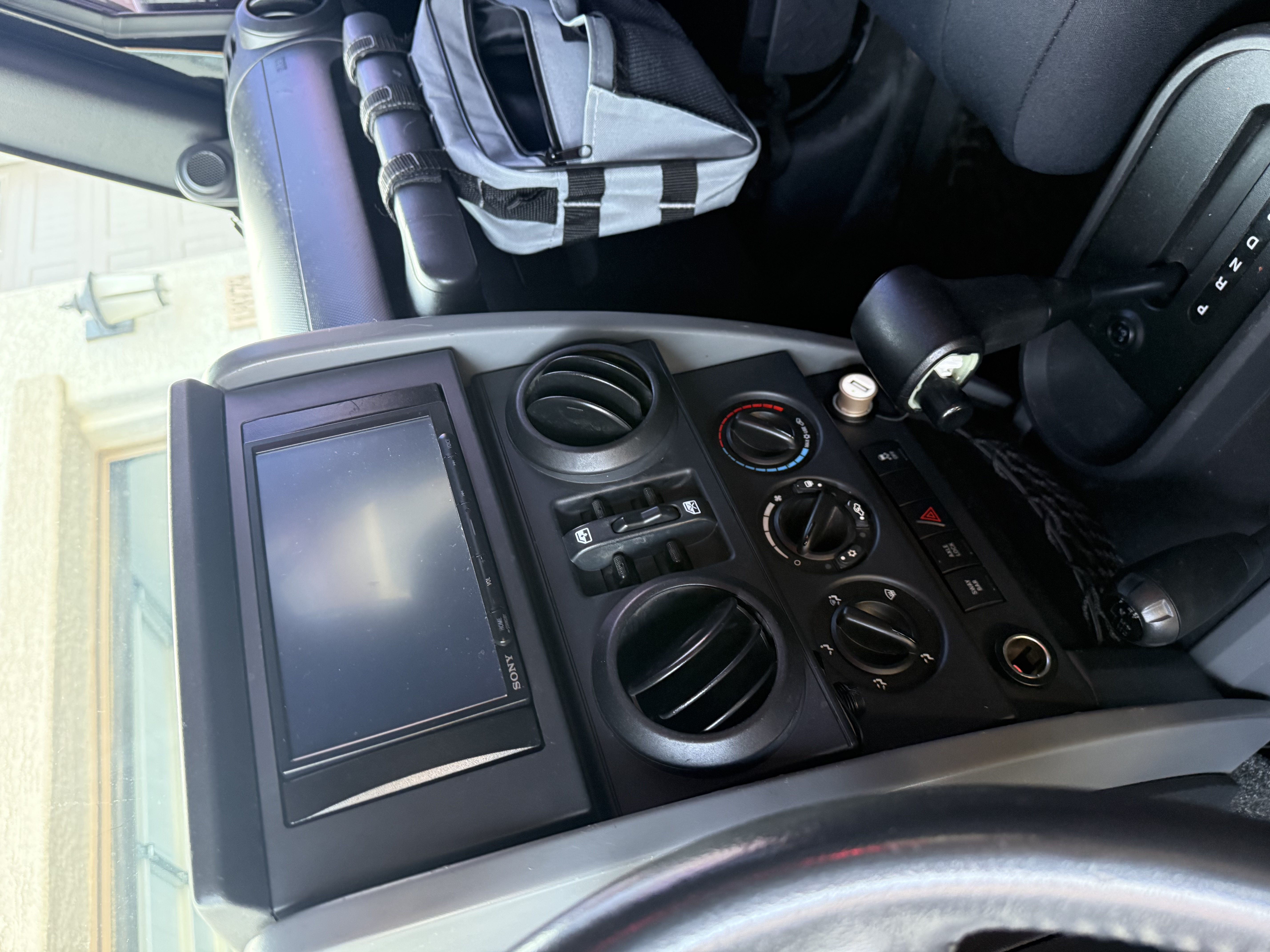 Used 2010 Jeep Wrangler Unlimited Rubicon AWD/4WD image 4
