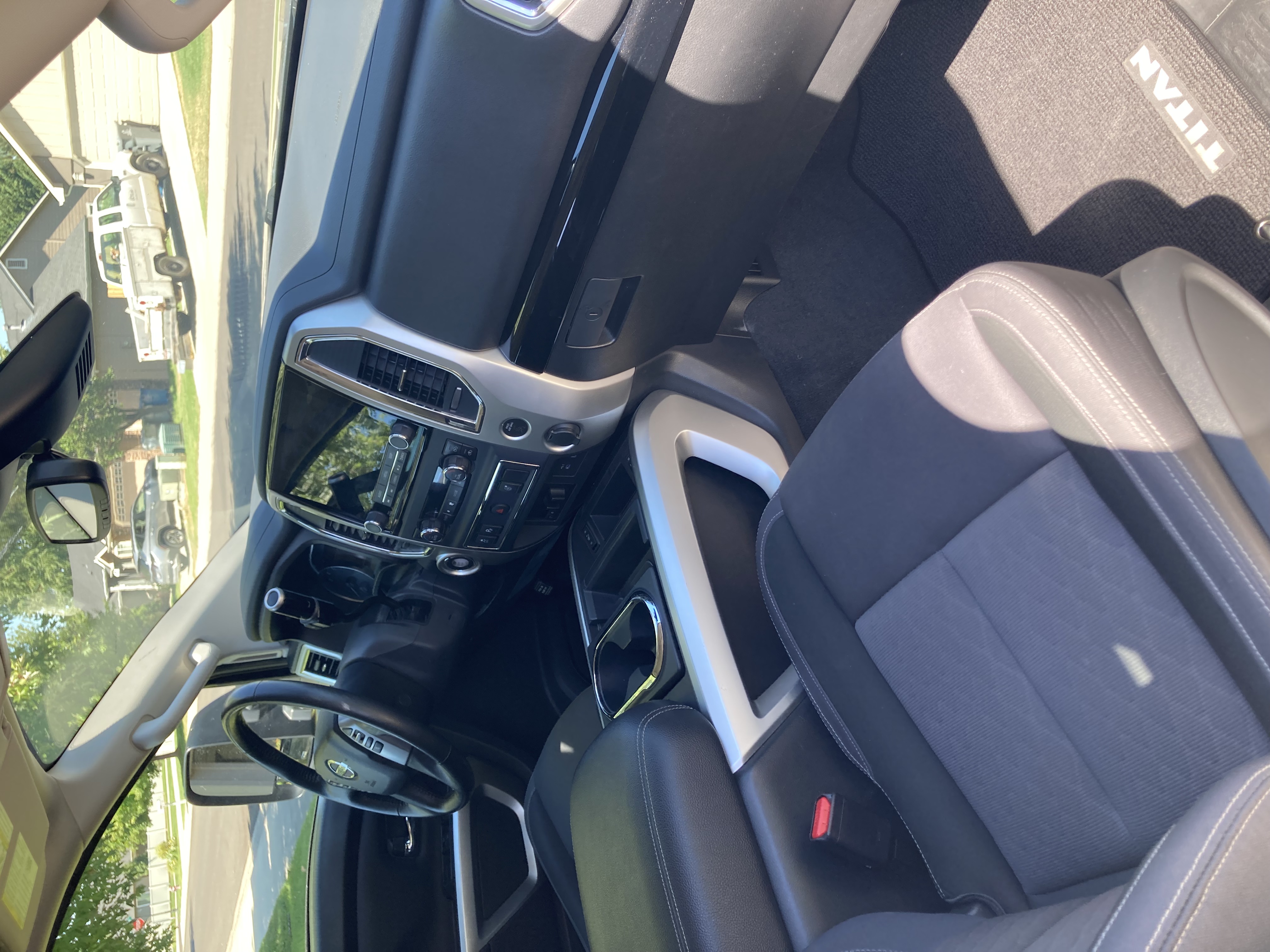 Used 2021 Nissan Titan SV w/ SV Convenience Package RWD image 18