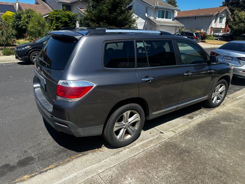 Used 2012 Toyota Highlander Limited w/ Tow Pkg AWD/4WD image 9