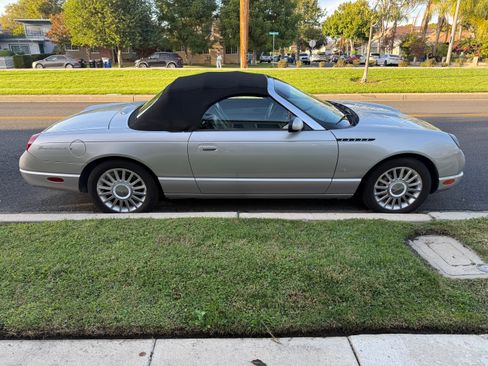 Used 2004 Ford Thunderbird image 2