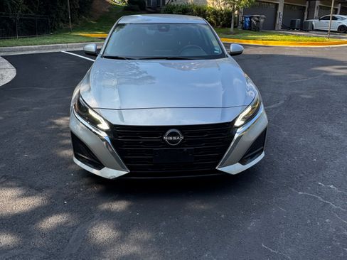Used 2023 Nissan Altima 2.5 SV FWD image 4