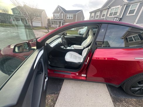 Used 2024 Tesla Model Y Long Range image 8