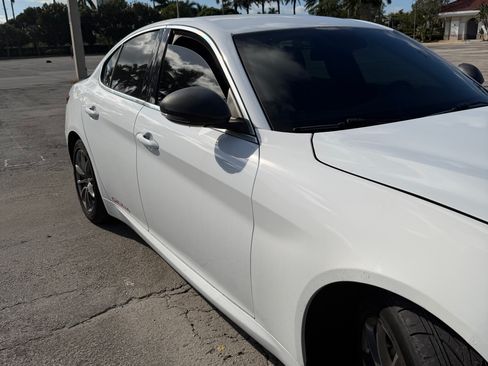 Used 2018 Alfa Romeo Giulia image 9