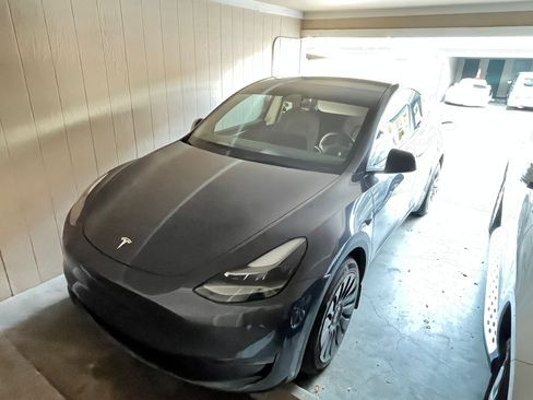 Used 2023 Tesla Model Y Long Range image 4