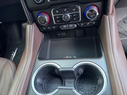 Used 2024 Chevrolet Suburban High Country w/ Advanced Technology Package image 23