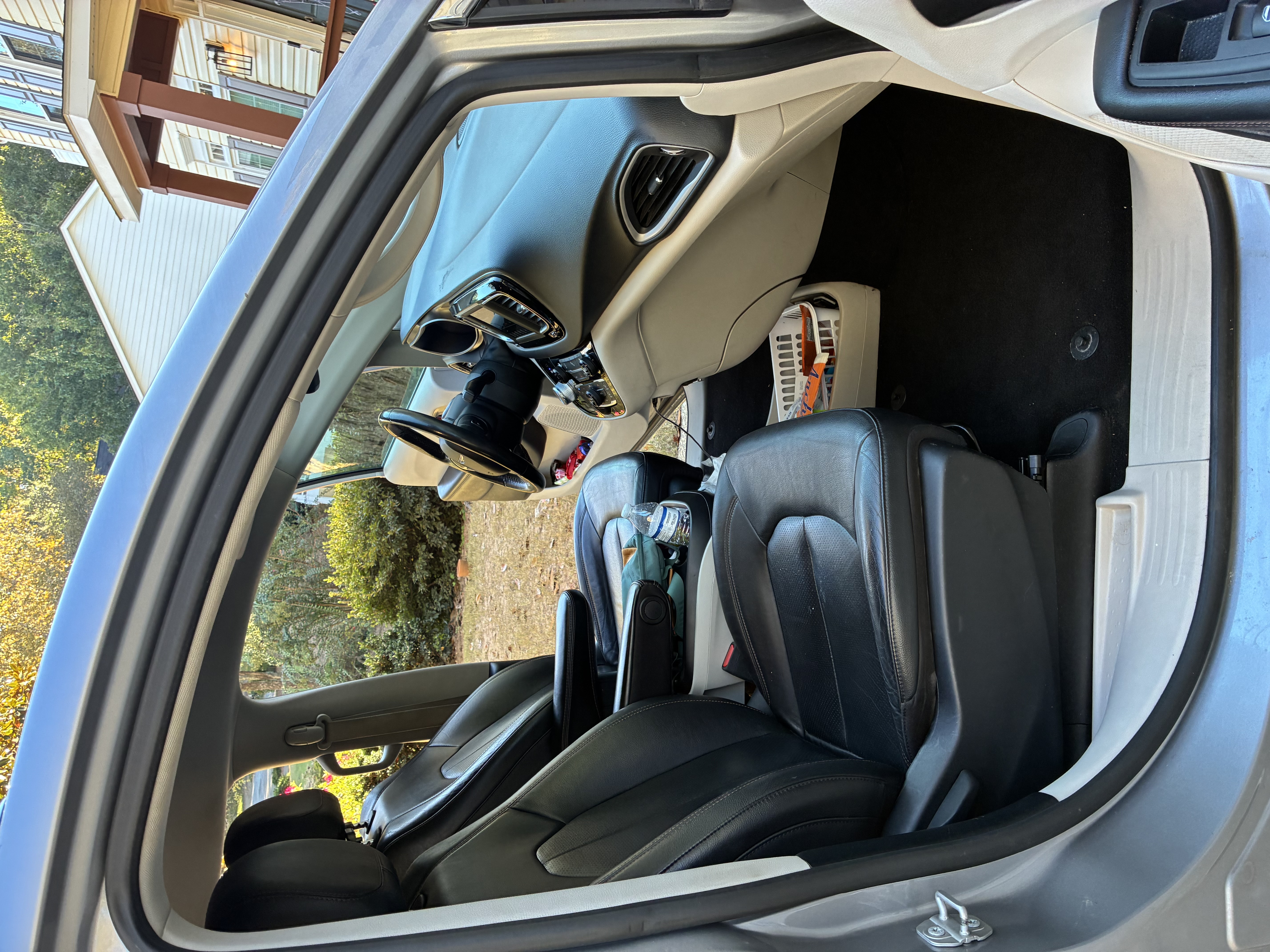 Used 2020 Chrysler Pacifica Touring-L FWD image 14