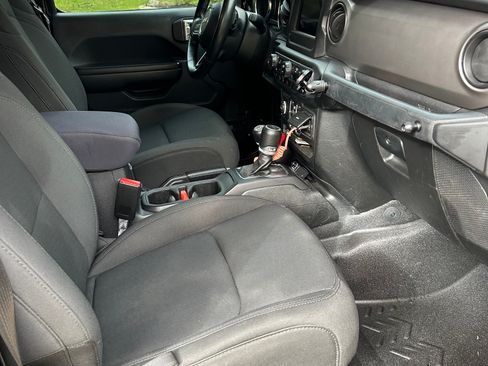 Used 2021 Jeep Gladiator Sport image 9