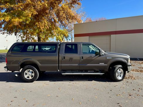 Used 2006 Ford F250 Lariat image 1