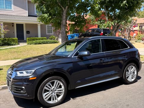 Used 2020 Audi Q5 Prestige w/ Prestige Package AWD/4WD image 1