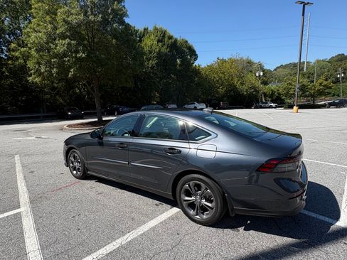 Used 2023 Honda Accord EX image 4