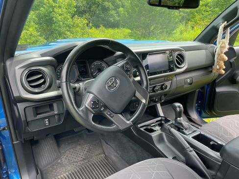 Used 2016 Toyota Tacoma TRD Sport AWD/4WD image 14