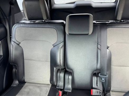 Used 2017 Ford Explorer XLT w/ Equipment Group 202A image 13