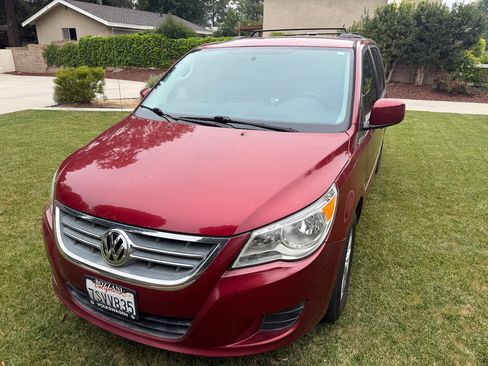 Used 2014 Volkswagen Routan SE image 24