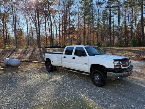 Used 2003 Chevrolet Silverado 3500 LT image 2