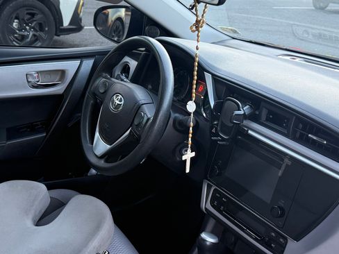 Used 2018 Toyota Corolla LE image 9