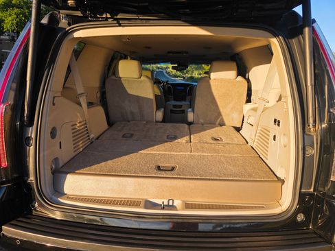 Used 2016 Cadillac Escalade Luxury image 10