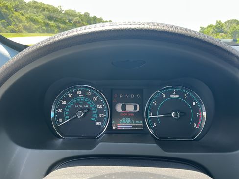 Used 2013 Jaguar XF RWD image 24