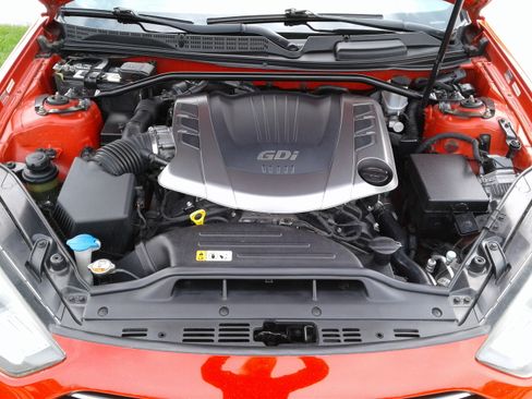 Used 2013 Hyundai Genesis 3.8 RWD image 11