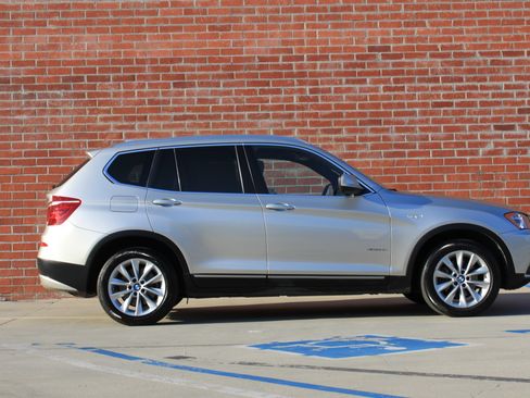 Used 2013 BMW X3 xDrive28i AWD/4WD image 2