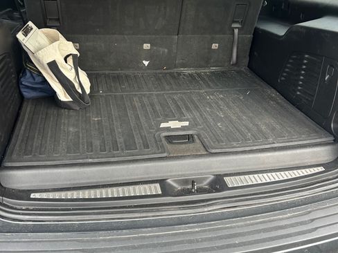 Used 2020 Chevrolet Suburban LT w/ RST Edition image 5