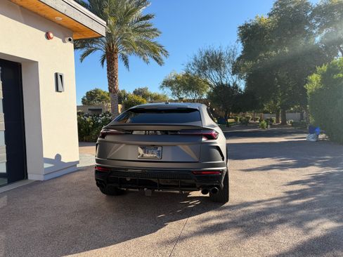 Used 2019 Lamborghini Urus image 6