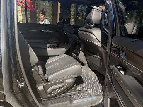 Used 2023 Jeep Grand Wagoneer Series II image 9