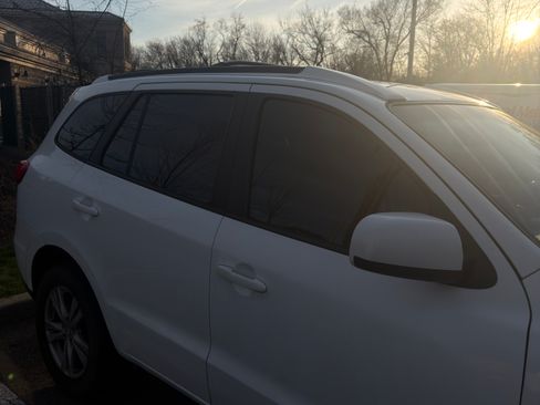 Used 2010 Hyundai Santa Fe SE image 2