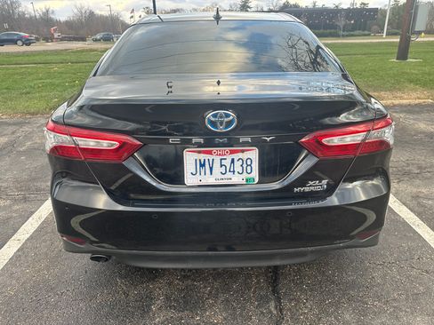 Used 2018 Toyota Camry XLE image 5