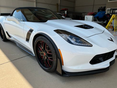Used 2015 Chevrolet Corvette Z06 w/ 3LZ Preferred Equipment Group RWD image 11