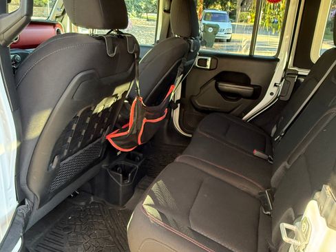 Used 2021 Jeep Wrangler Unlimited Rubicon image 6