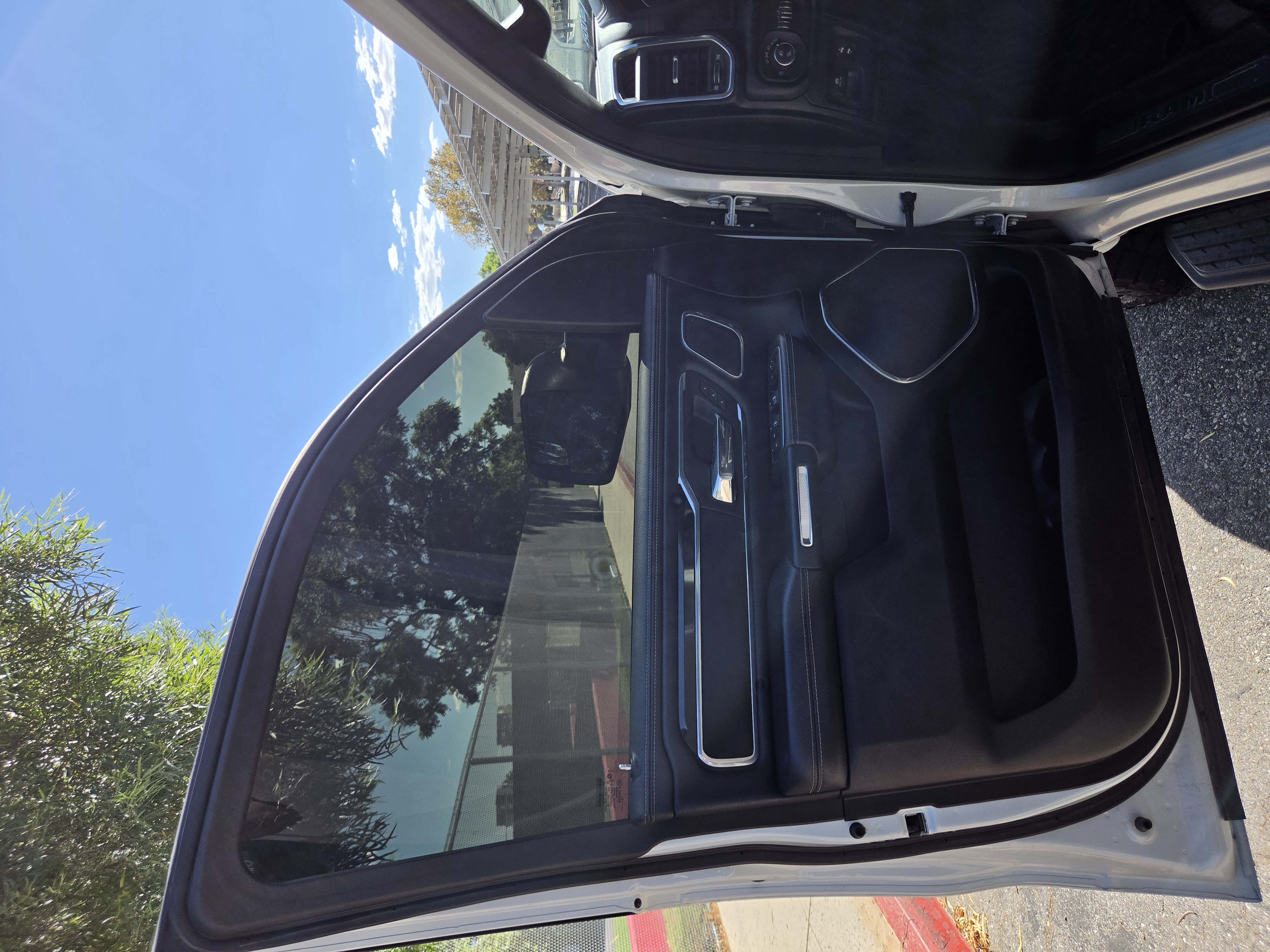Used 2022 RAM 1500 Laramie AWD/4WD image 10