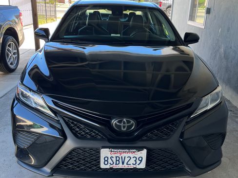 Used 2020 Toyota Camry SE w/ Carpet Mat Package image 10