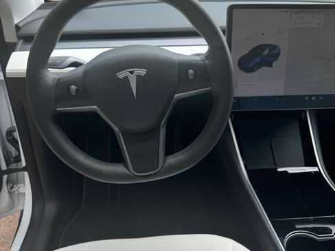 Used 2021 Tesla Model Y 2WD image 8
