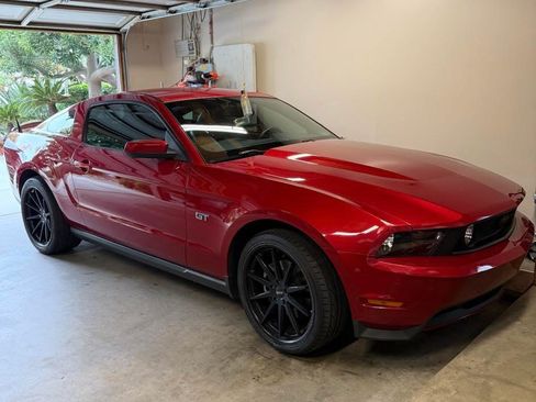 Used 2010 Ford Mustang GT Premium image 13