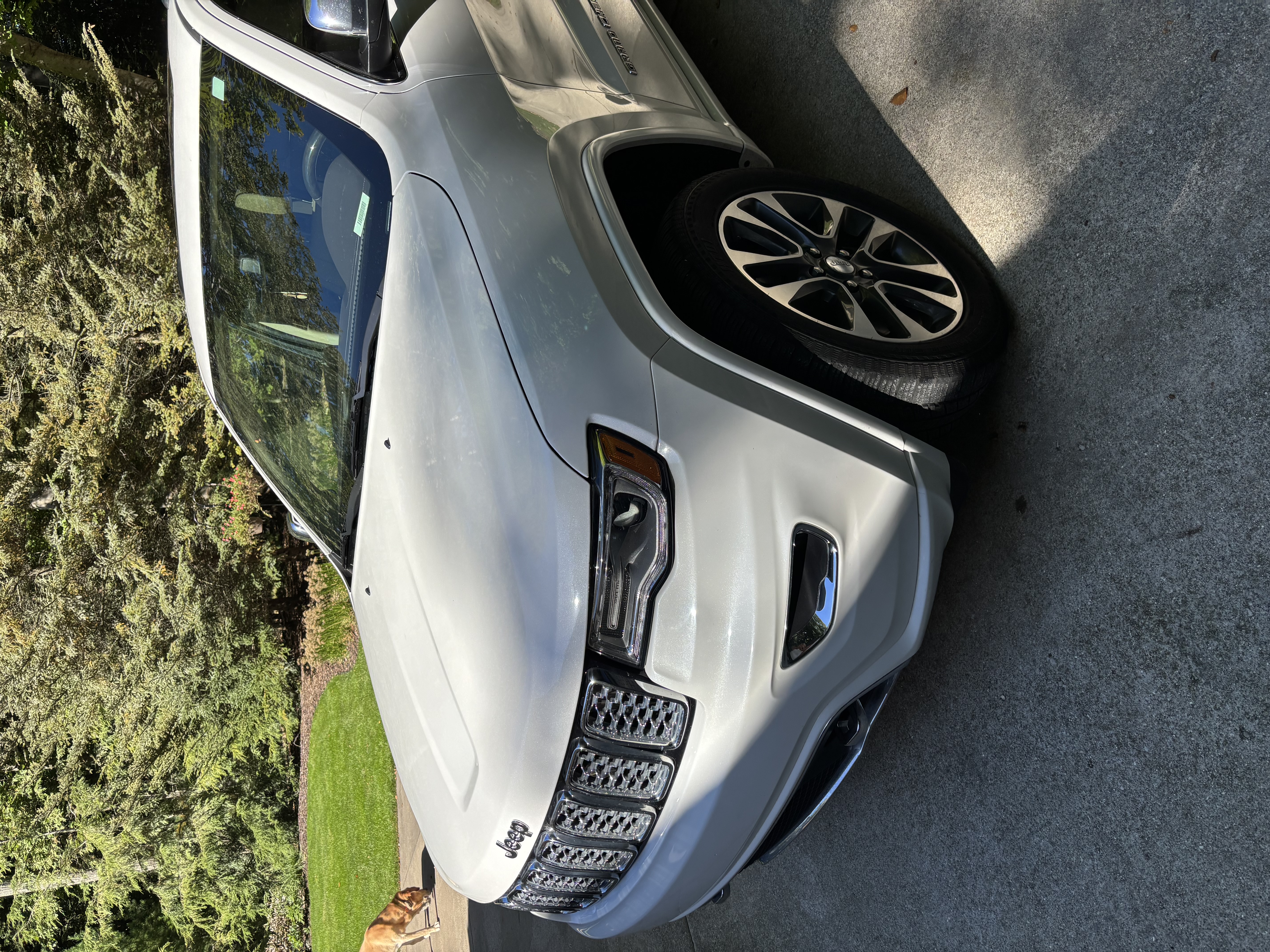 Used 2018 Jeep Grand Cherokee Overland AWD/4WD image 2